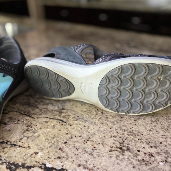 DrScholls sandal/sneaker - Picture 3 of 3